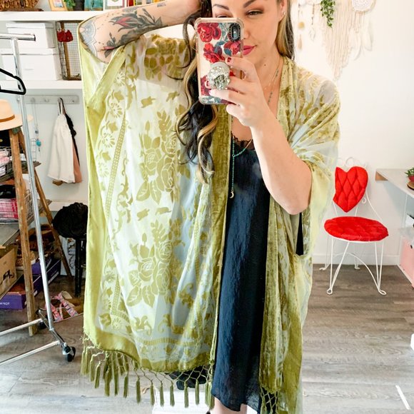 Velvet Burn Out Kimono - Picture 5 of 7